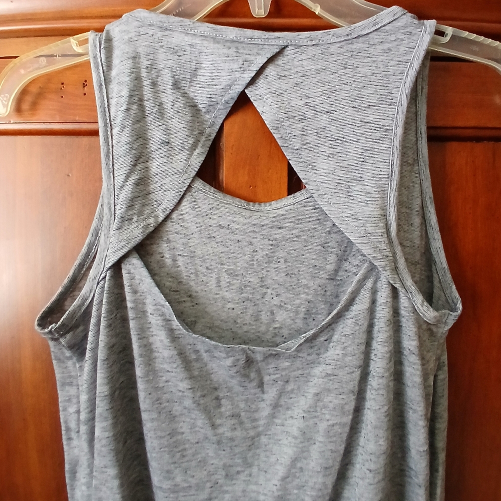 💙SO gray tank top 💙 - Picture 4 of 6